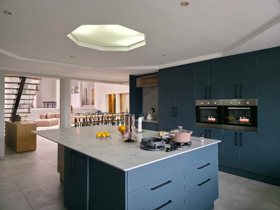 5 Bedroom Property for Sale in Plattekloof Western Cape